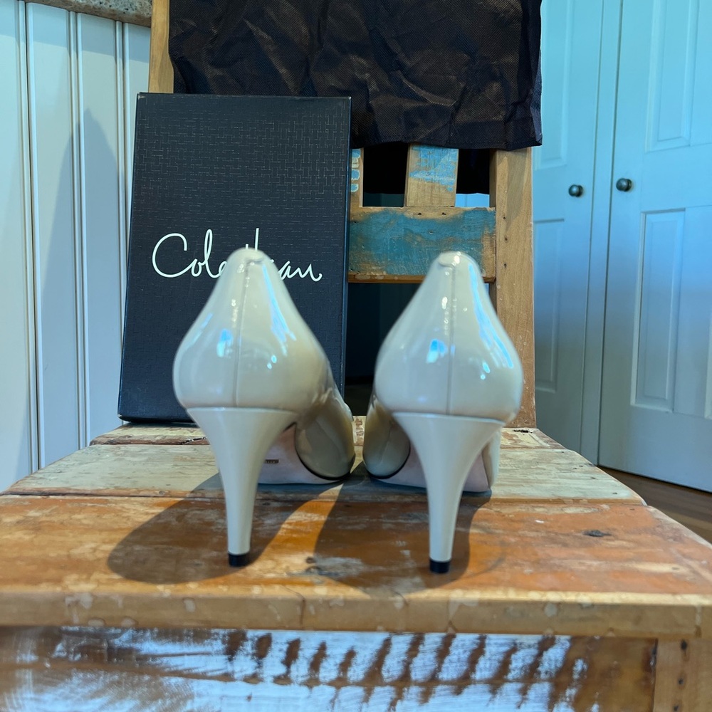 Cole Haan NikeAir nude pumps, Size 9.5B, like new, in box with dust bag - Picture 6 of 9
